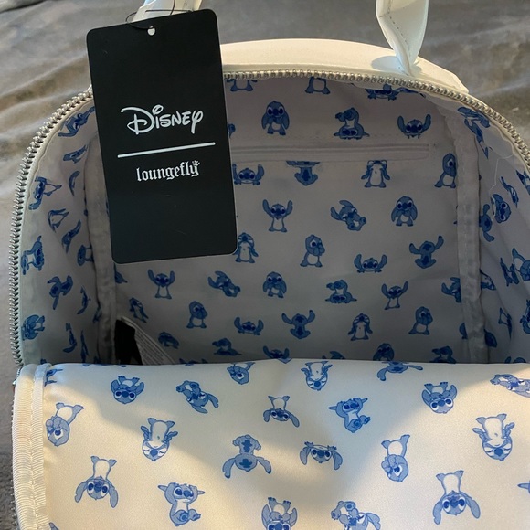 NWT Loungefly Stitch with Ducklings white quilted mini backpack - Picture 9 of 9